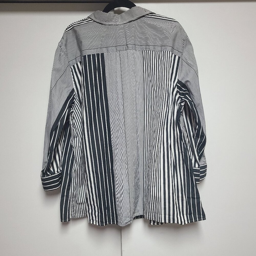 Black and white stripe button-up blouse - Picture 2 of 6
